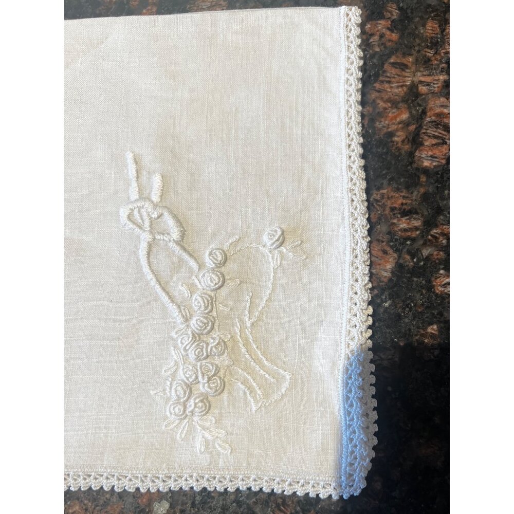 White Linen Napkins With Hand Embroidered Floral Basket Design & Lacey Edging Se - Picture 9 of 10